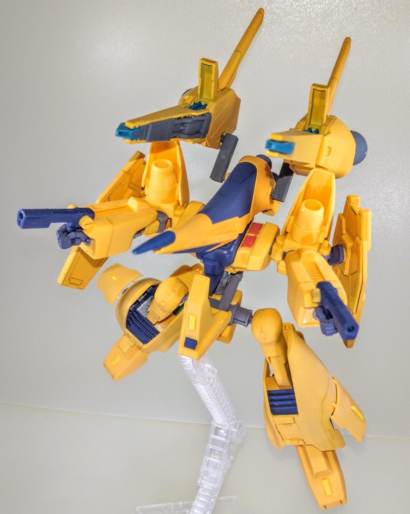 モビルスーツ形態での砲撃ポーズ。この状態が特に顕著だと思います。機動力・火力の強化がメインであるので、迫力は出せたと思ってます。