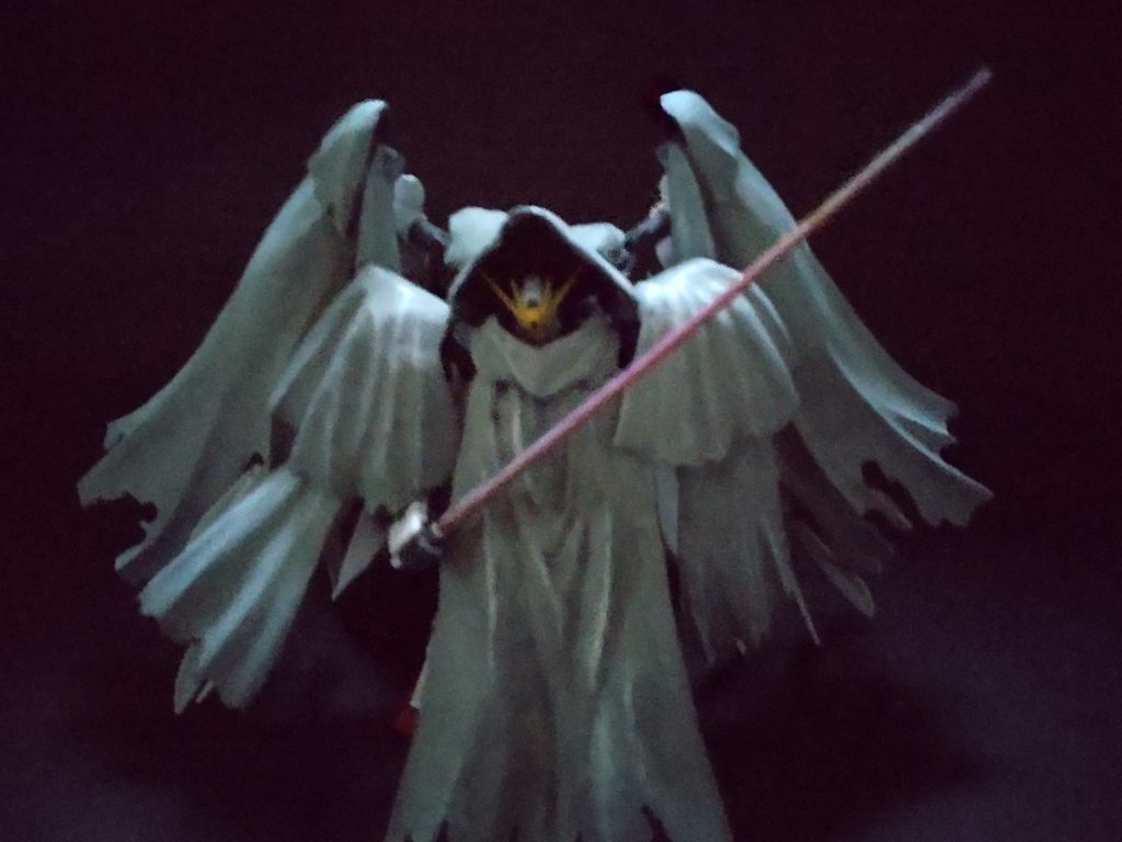 薄暗い部屋でテキトーにスマホで撮ったのですが無加工なのに想像以上にそれっぽく撮れてしまったので採用ww