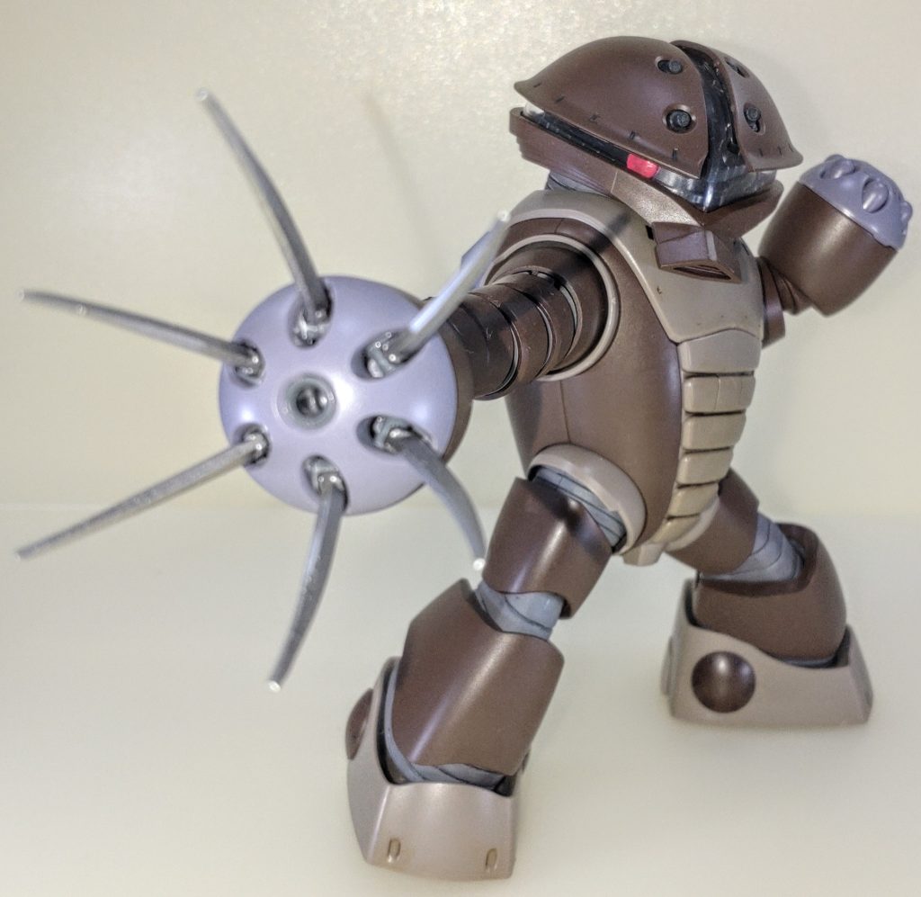 旧キットのパッケージと同じポーズ。クローを展開するだけでも印象が変わるので改めて不思議なデザインだと思ってしまいます。