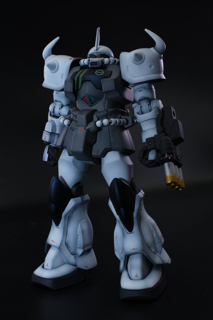 シールドを外して。三連装ガトリングもガトリングシールドと同様にマスキングによる色分けをしています。センサー部分は市販のメタルパーツを使用。