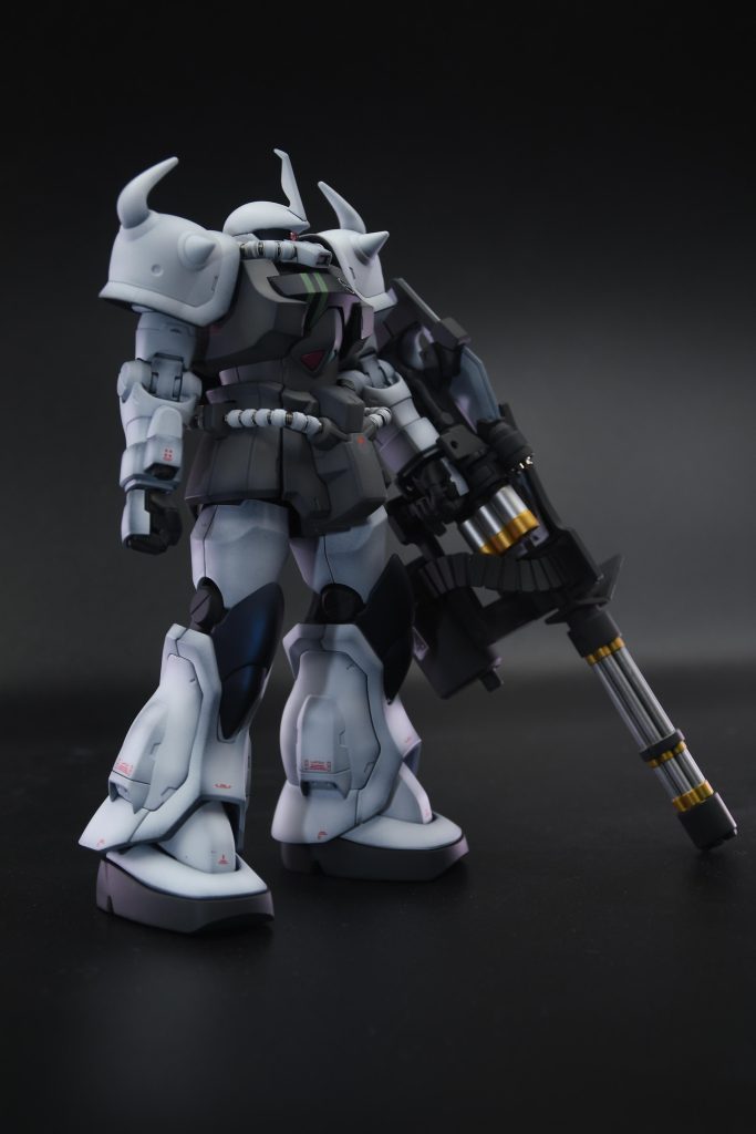 特徴的なガトリングシールドはマスキングで色分けをしています。