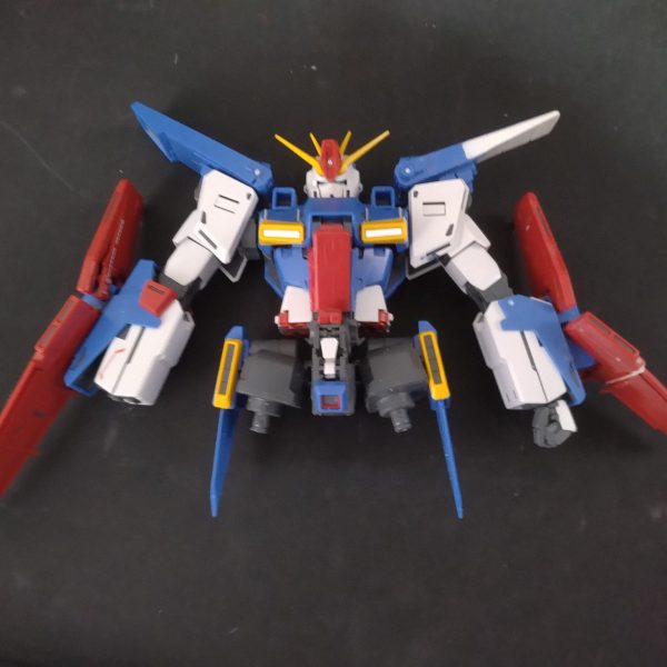 MG ZZガンダムVer.kaをプロトタイプZZガンダムに改造中です。腕の形状変更は意外と簡単でした。上半身は簡単そうですが足が...( ^o^)＜うわぁぁあ！って感じなのでちょっと大変そう...プラ板使うのも初めて、ウイング部分の短縮もやった事がないという、このキットでやる事じゃない事の詰め合わせですね...(´・ω・｀)パテでの形状変更も入るので頑張ります(꜆꜄꜆˙꒳˙)꜆꜄꜆ｵﾗｵﾗｵﾗ（1枚目）