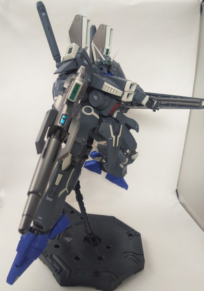 ポージングしてみました…が、塗装が…、塗装が、……。