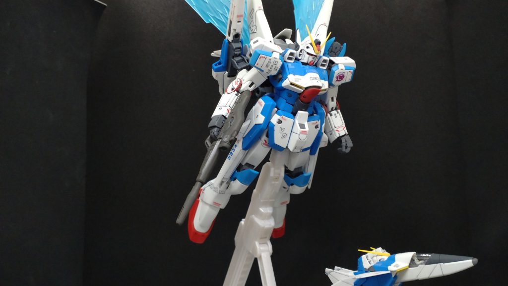 ミノフスキードライブユニットはコアファイター状態でも使用可能だが、機体エンジンとのバランスが悪いので、1G下ではミノフスキードライブを稼動させないと飛行不可能。