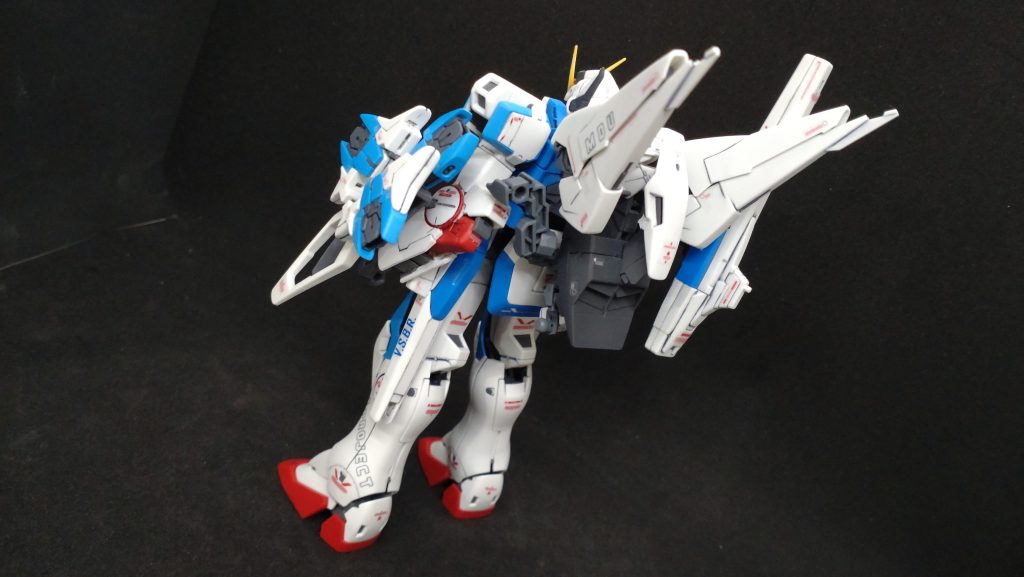 Iフィールドシールドビットは左腕ハードポイントに接続可能だが、そちらを使用する際にビームシールドが仕様上同時使用不可になり、物理には非常に弱くなる。