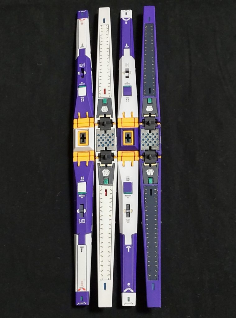 裏面が白い方のフィン・ファンネルは、Hi-νのファンネルと余剰パーツ、福岡νの余剰パーツで組み直してν用の連結タイプのファンネルにしております😄、youtube情報。表面を同じ模様にすると裏面だけ色が違う形になるので、表面の模様を逆にすると面白いかなっとふと思いました。只それをすると、マスキングは半分全てやり直し……🤨🙄🥺😳🤯、「折角だし、良しやるか😠」ということでマスキングを12枚分やり直し😅、かなりHigh⤴️になっておりました🤣。