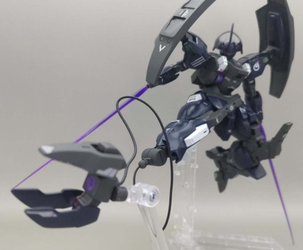 シャクルクロウ射出 仮組はちゃんとしたのですが、組み立て時に隠れるところは塗らなくていいという判断したものの組んだら実は隠れなかったところや、ブンドドしていた可動部の塗装が剥げたところの赤がやや目立ちます。