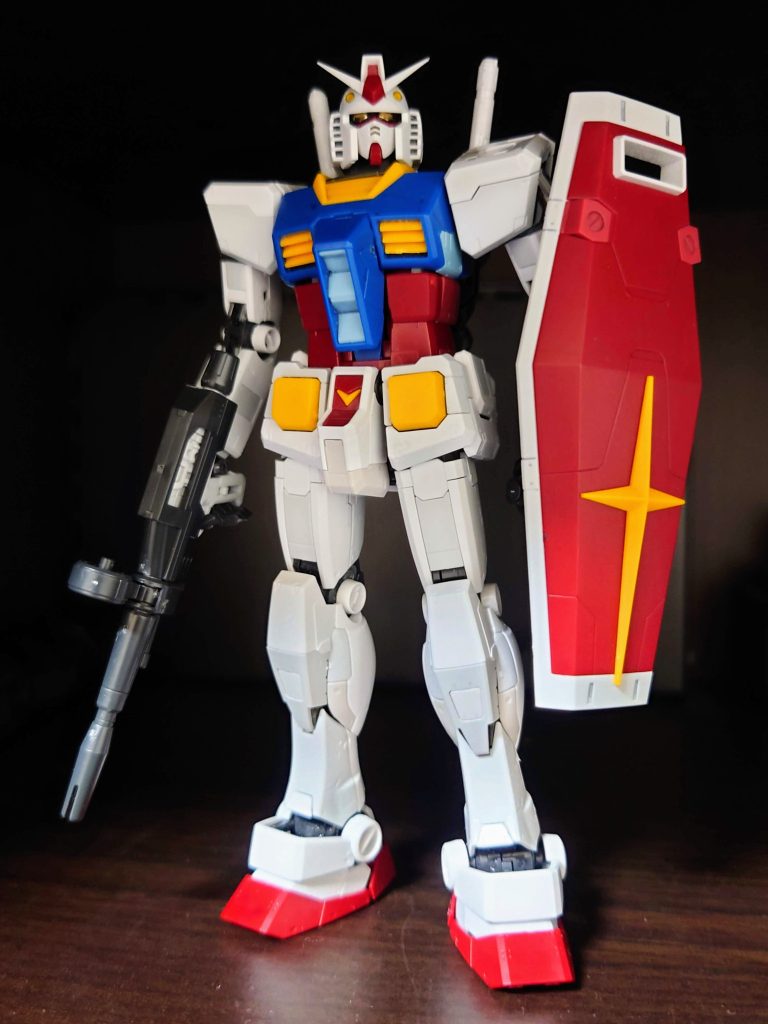 所詮は1/144でしょ?と舐めてました。ランナー枚数の多さと部品の細かさ、微妙な色分けに素直に感動。素組みのみで、色塗りどころか墨入れもせず見事な完成度。