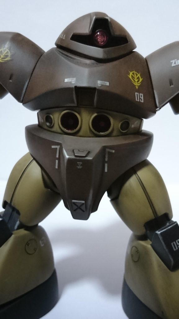 最後にゲルググ(GQ)塗装し組み立てしようとしたら胴体V字状パーツがはめ込む時に力が強かった影響で折れてしまってかなりモチベーションが低下して封印し現在違うガンプラ何作るか選定中です;