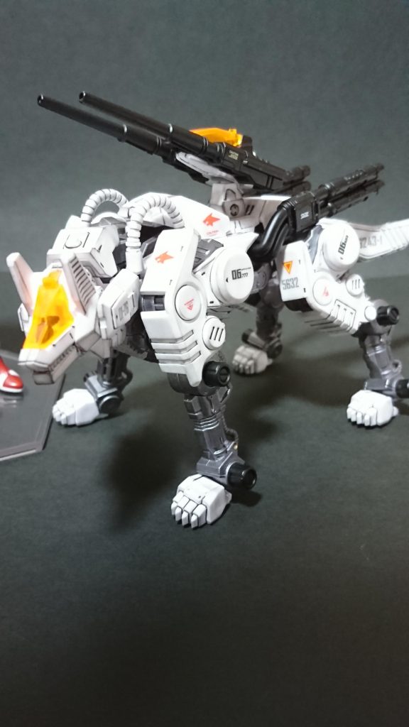 最後にガンプラとは違いますが今日完成したゾイドのリアライズモデルのコマンドウルフです。ウルフだからAGEのウルフ隊長のパーソナルマークをコマンドウルフにデカール貼りました。