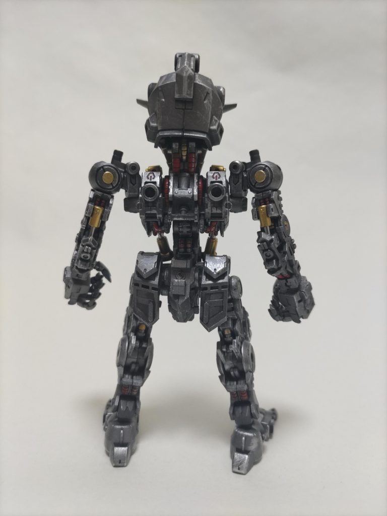 フレームも塗り分け。ドライブラシをやり過ぎた感です。