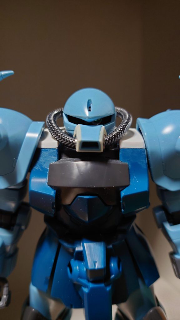 首がめり込んだ感じにしたかったので両サイドの胸パーツを2ミリほどカサ増し