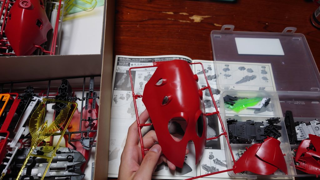 パーツの切り出しからやっていきましょうか何？この…なに？デカくない？手のひらサイズ、デカイだけじゃない…表面のヒケ……塗装しようと思った暁のこれ！俺じゃなかったら諦めてたね