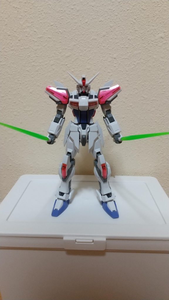 今のＨＧに付属するビームサーベル用のエフェクト（ビーム）は長過ぎると感じてますが、一昔前のエフェクトは短くて太く、丁度良い長さ