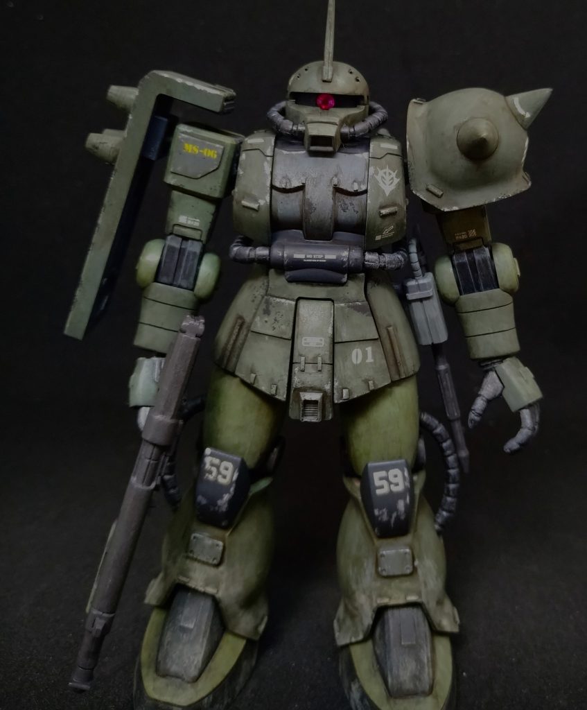 正面から東南アジア戦線ということで、機体色は劇中の陸戦型ザクを参考に、通常のF型より濃いめのグリーンカラーにしてあります