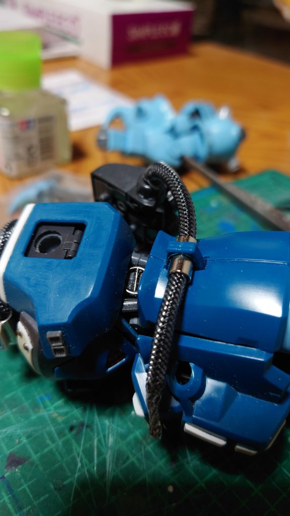 バックパックから腰まわり動力パイプ