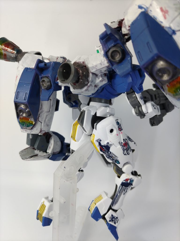 今回も、左半身には、魔女イメージのデカールを