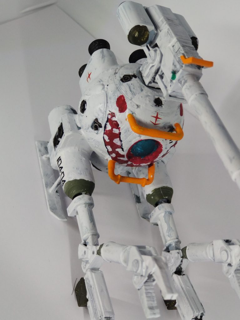 サンダーボルト版ボールの主砲は、なんなんでしょう??ビーム兵器なのだろうか?(左右のタンク?がエネルギーパックで)