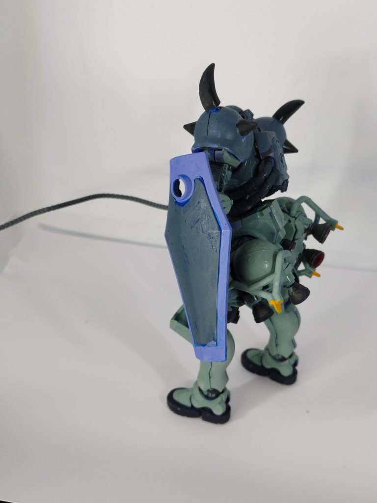 盾を塗った時とは全身の塗装プランが変わったので、盾の縁が浮いてるかもしれない。