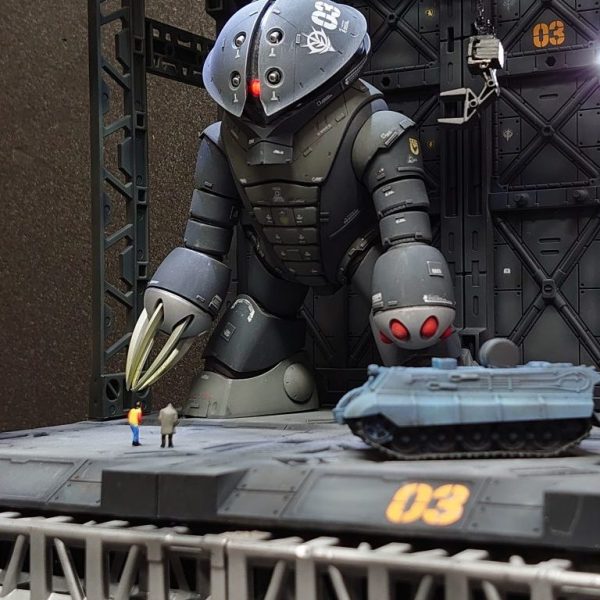 TOO　MUCH　PAIN　（アッガイ格納庫で・・・）