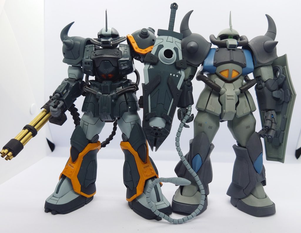 オマケ以前制作したグフ2.0パイセンと記念撮影並べるとガタイとかだいぶ違うんだね〜