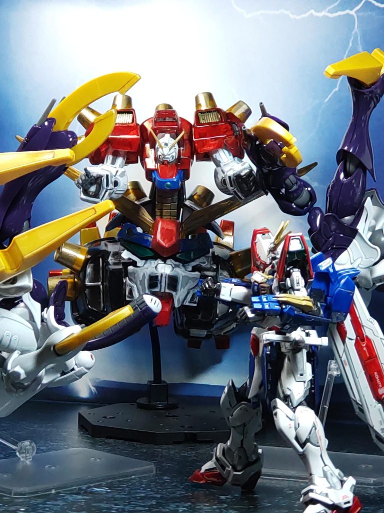 対峙するGガンダムにデビルガンダムの右手と左手が迫る❗️どうする、ドモン⁉️次回に続く‼️