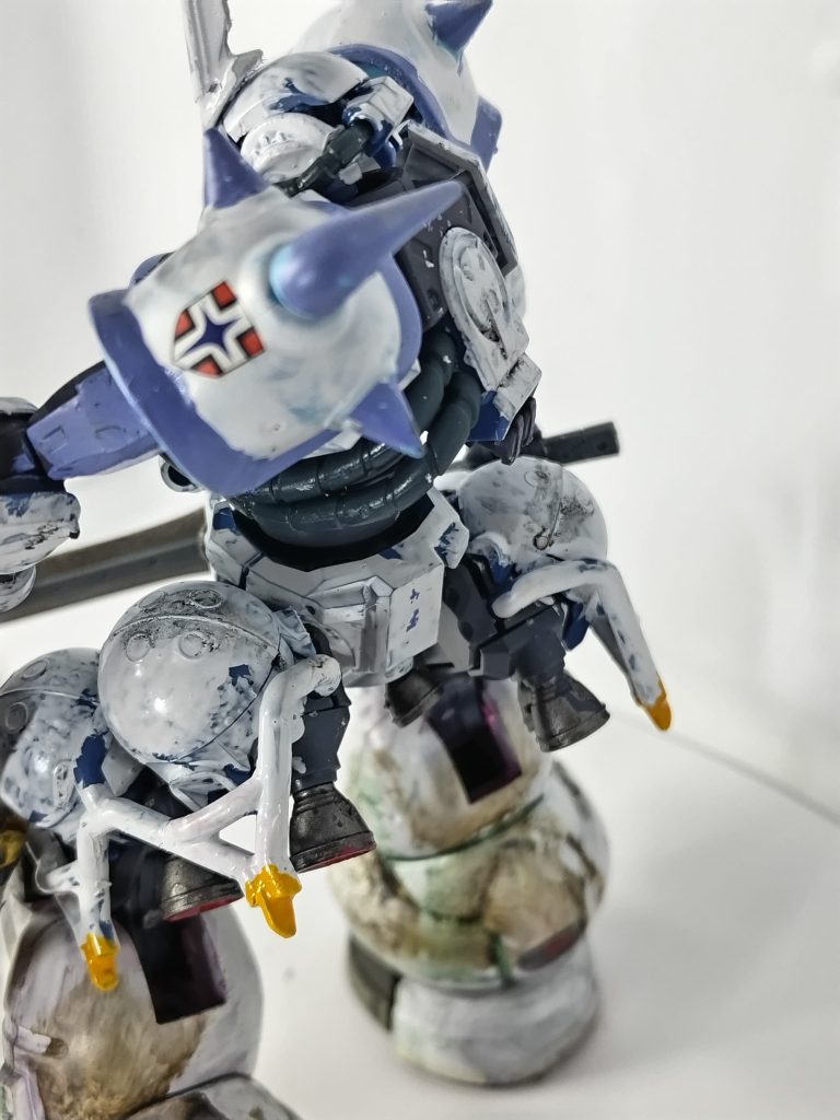 アルテイシア様は武芸をたしなまれている(ドズル・ザビを御自らお手討ちにしている)ので、種痘防衛大隊に対しても、兵備を磨く暇があれば、訓練せいとのお達しが出されているため、ランバ・ラル機でも普段からこの有様である。