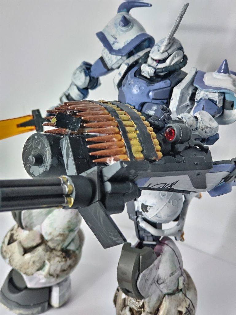 モノアイとスコープは、ラインストーンを使用。