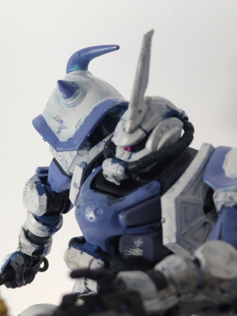 使用塗料フラットホワイト(タミヤ アクリル)ガンダムエアリアルホワイト(クレオス 水性)アースブルー(クレオス 水性)ティターンズブルー1(クレオス 水性)ゴールドリーフ(タミヤ アクリル)コッパー(タミヤ アクリル)焼鉄色(クレオス 水性)クロムシルバー(タミヤ アクリル)メタリックレッド(クレオス 水性)オレンジイエロー(クレオス 水性)