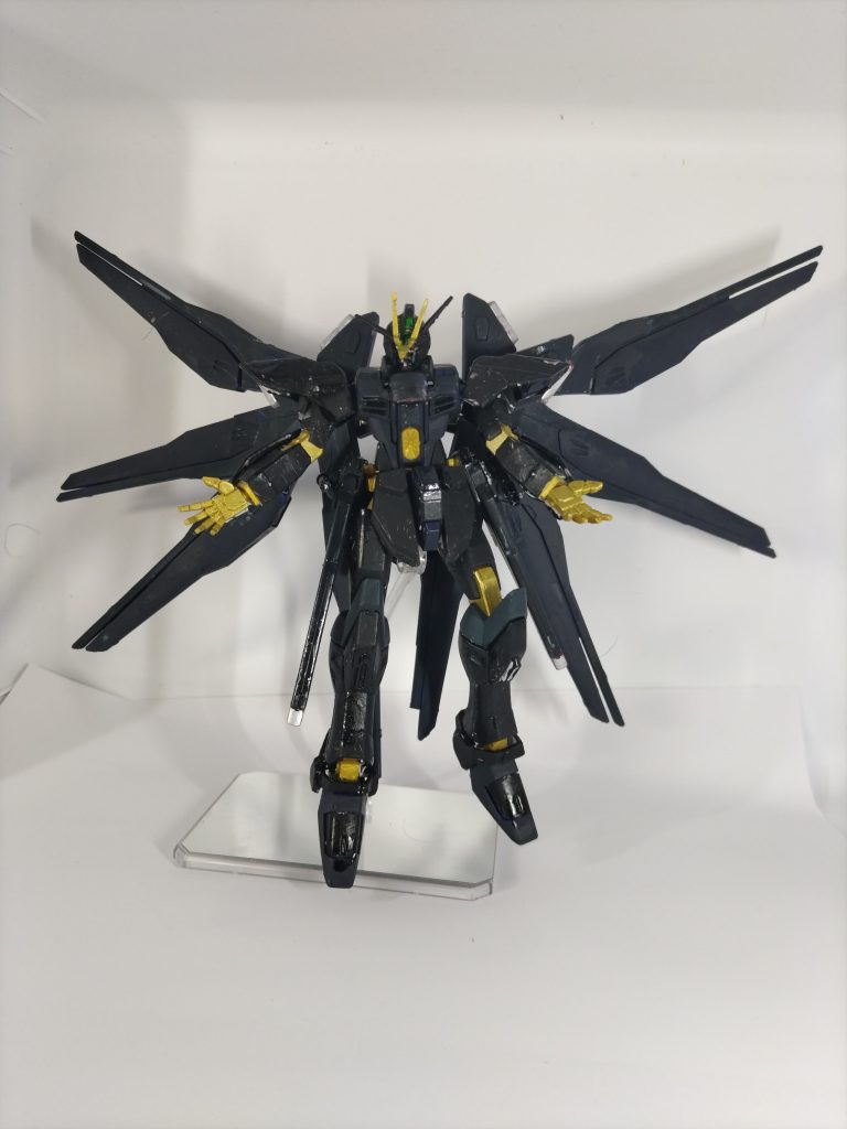 降臨したみたいなポーズにしたかったのが、それもいまいち。