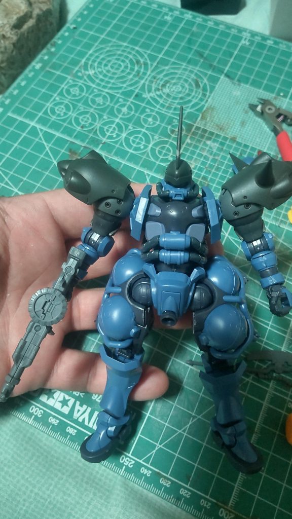 加工途中。肩を付け替えた時点で「 あーこれは行けるな…」と思ったり思わなかったり。