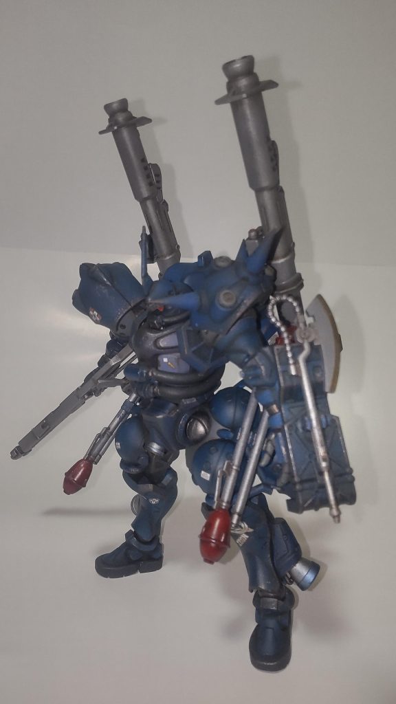 ショットガン×2バズーカ×2シュツルムファウスト×4登場バルカン×2ヒートホーク×1…とゆー実弾兵装マシマシの満腹スタイル。ビーム兵器なんて軟弱なモノは装備させてありません。まぁ…ポーズ取らせるにはある程度武装を外さないダメなんですけどね…www