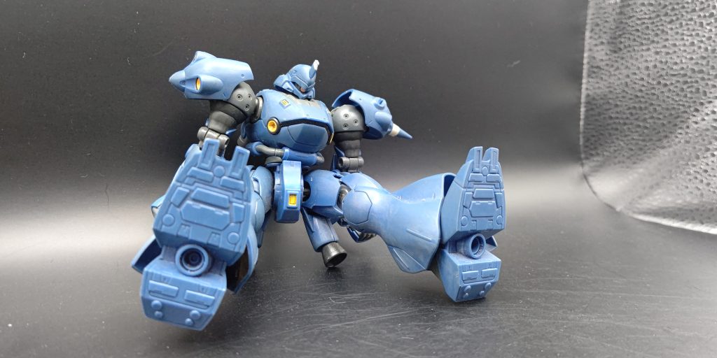 まだパチ組みで満足していた頃に組んで引き出しの中に色んな物とごちゃ混ぜで眠っていたケンプファー、アンテナは消しゴムに長期間降れていて溶け（プラがゴムに負けるのは初めて知りました）肩のトゲも２本とも紛失、シュツルムファウストも２本とも紛失この状態で気になっていた塗料を使い綺麗にしていきたいと思います