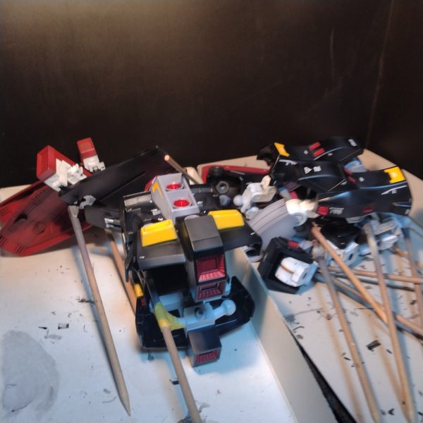 デカールはとうの昔に貼り終えていたのですが！トップコートする前に、この次に作るキットのデカールが来るのを待っていたら１日１日と時が過ぎてしまいました😅本日サイコガンダムは仕上げようと思います！😀なのでトップコート前の画像をここにアップしておきますね！😄