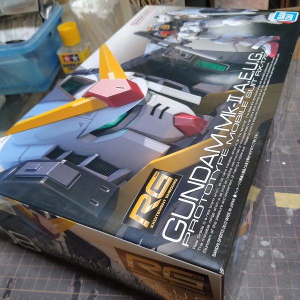 サイコガンダムのトップコートが終わりましたので次に製作するRGガンダムマークIIをアップして行きます！😄このキットも個人的なディテールは入れずにグラデーション塗装での製作して行きます！😀