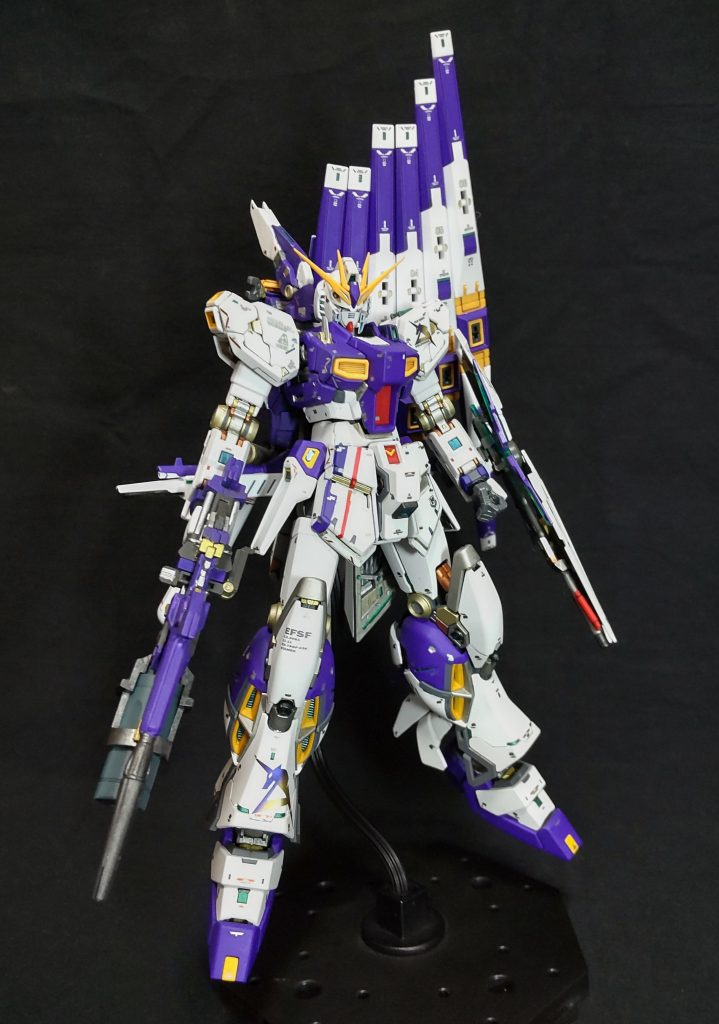 フィン・ファンネルを通常取付、やっぱりこの配置がしっくりきますね😄。νガンダムといえばこのシルエットですね😁、やっぱνガンダムはカッケーです😆。
