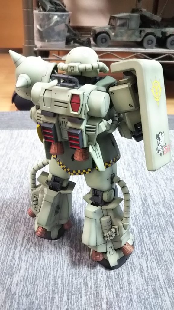 後ろ姿ただのR型です