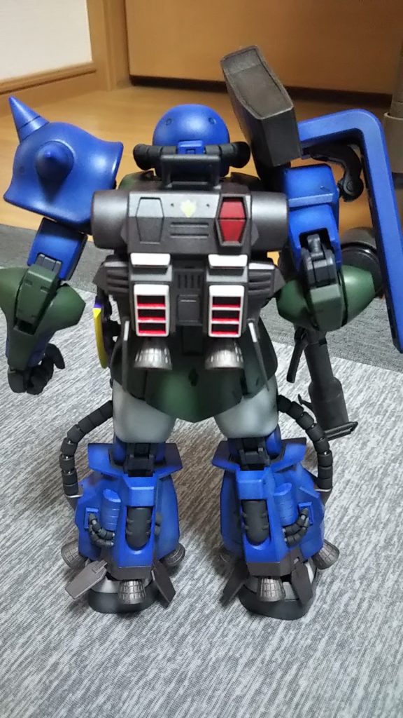 うしろだよ💦キットの保存状態が悪く箱とかデカールカビ生えかかってましたが辛うじて使えました💦