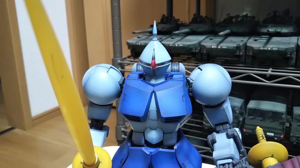 いつものようにシャドーとハイライト入れての再塗装です15年以上前に制作したMGギャンです分解1時間再塗装2時間そのほか1時間