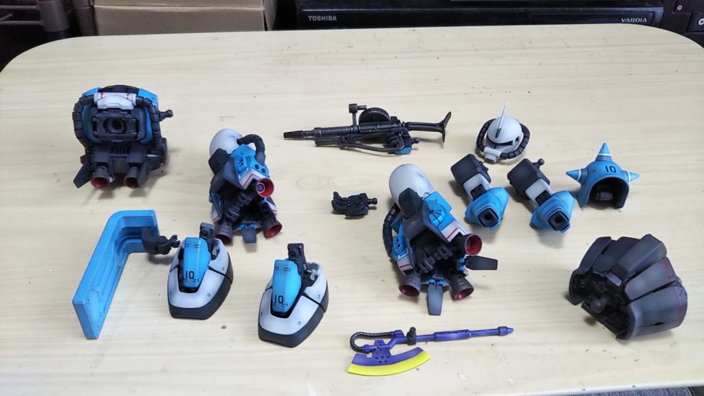 デカール貼ったところ💦各パートごとデカール貼り付けてすかさずつや消しクリアスプレー吹いてます💦