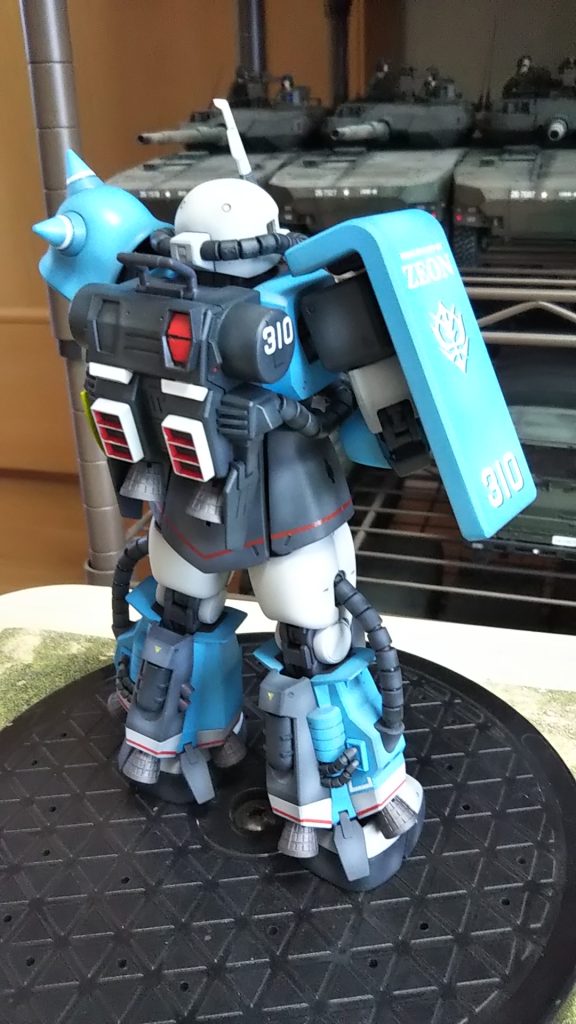 ななめ後バーニアが焼鉄色中は赤で塗ってます、MSVのイラストの真似