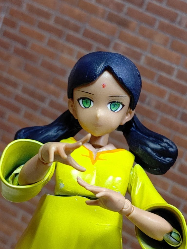 額のビンディーが写真だとうすくて見えづらかったので書き足しましたよりララアっぽさでましたひじ関節ゆるゆるなのがこのミオリネボディの弱点なのでマステで補強してます