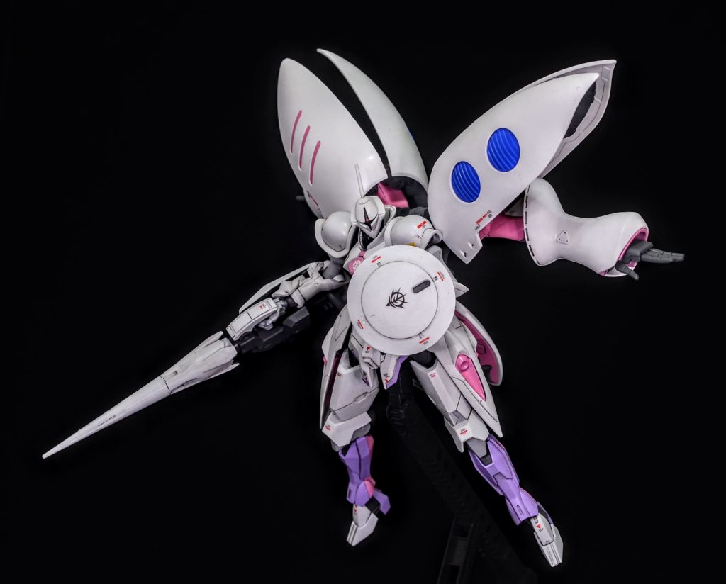 左手の盾はシンプルな近衛仕様の円盾を装備しています