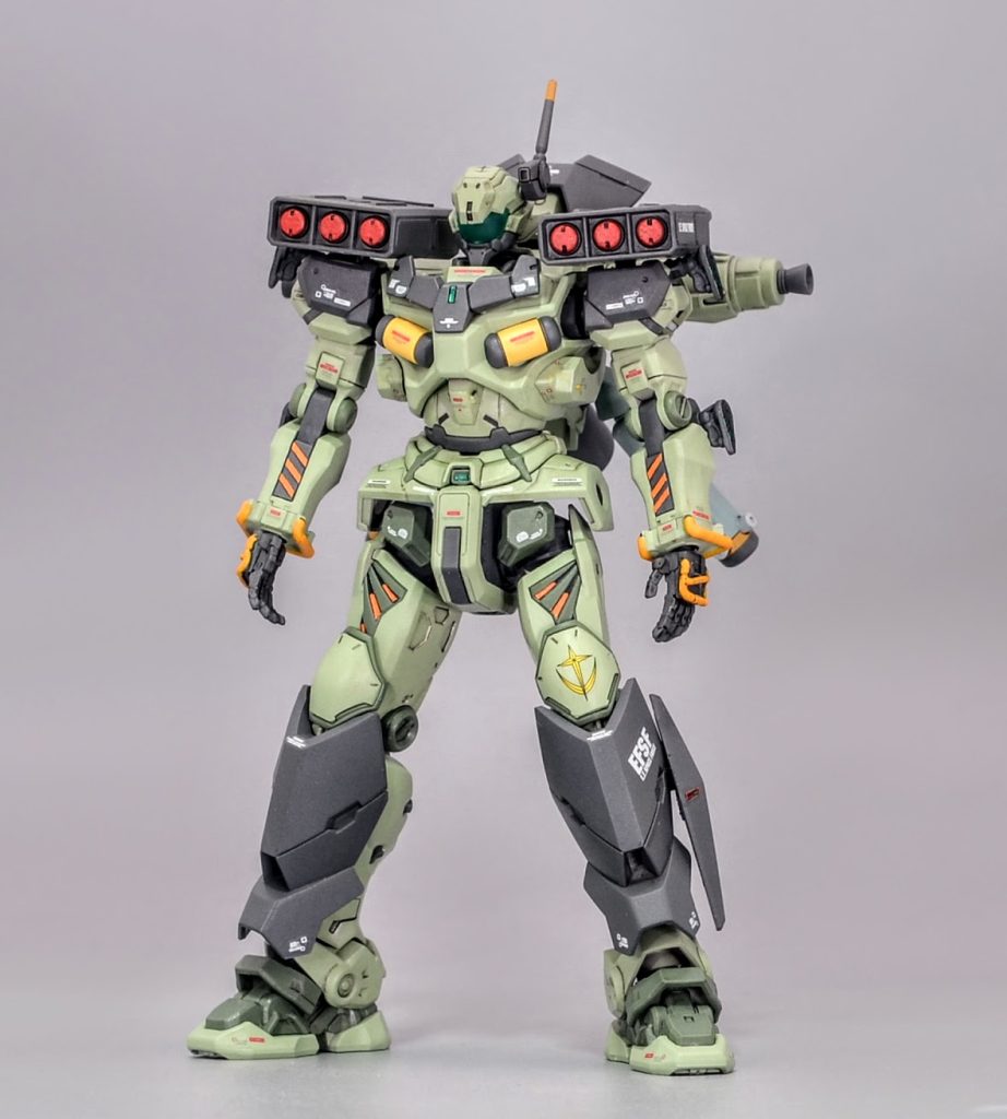 オールレンジ兵器を運用するジオン機に対抗するため、戦後に改修を受けた軽キャノンという設定です