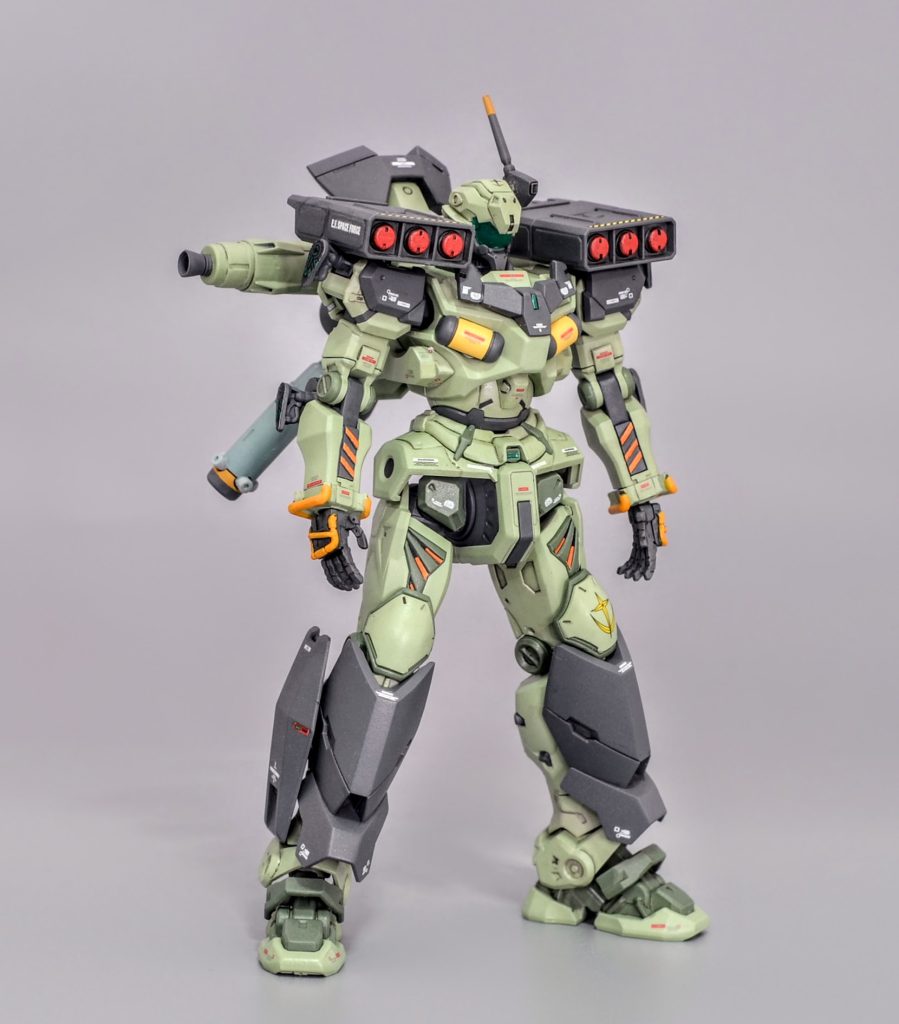 増加装甲や強化型スラスター、ミサイルポッドで機動力と火力を強化した特務仕様の軽キャノンです