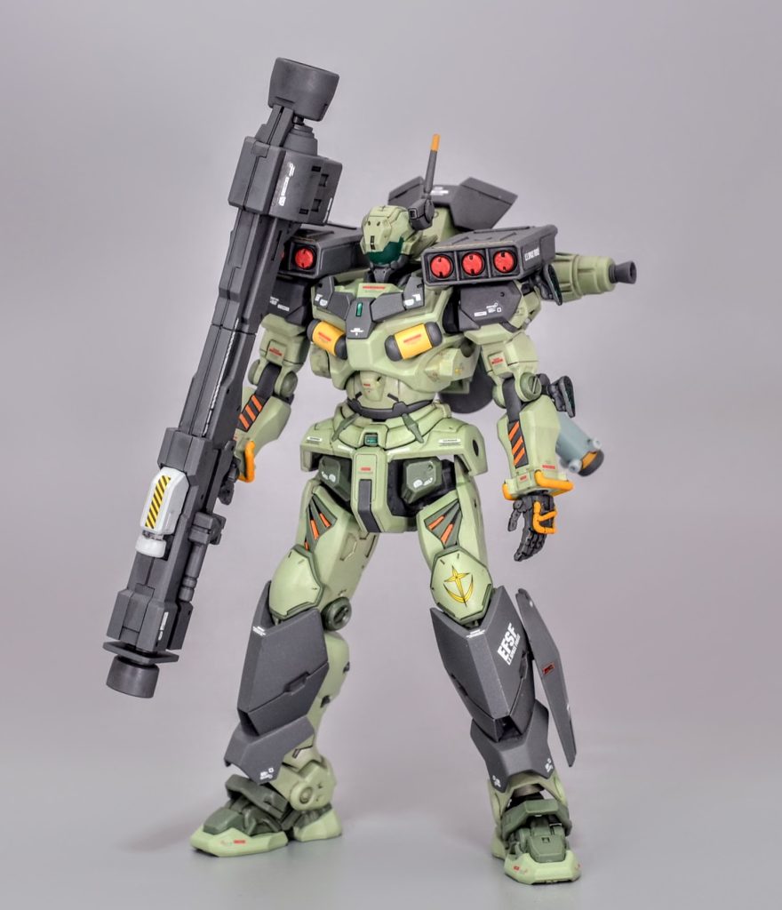 主兵装のバズーカ装備状態です改修で背面のキャノンを取り外して大型バズーカを装備させたので軽