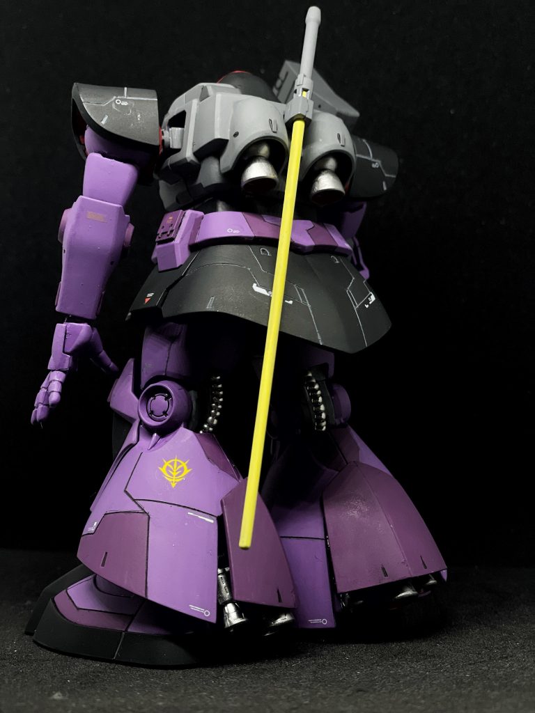 ふくらはぎや、筋彫りなどYouTubeを参考にして作りました(*`･ω･)ゞ本当は膝裏にスプリングなんとかを付けたかったのですが、スプリングなんとかは何処に売ってるか分からなかったので、手芸ビーズで代用です