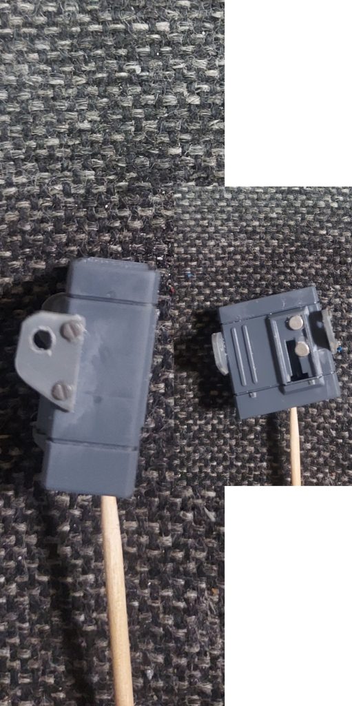 3連ミサイルゎ脚部ミサイルを改修して造りま酢た(っ ´ロ` )ノ接続部を製作、排熱ノズルは小さいメタルバーニアが余ってたので使いました(A;´・ω・)ネオジム磁石で脱着可能