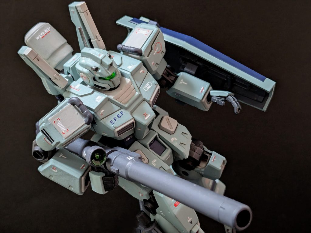 バズーカ構え。