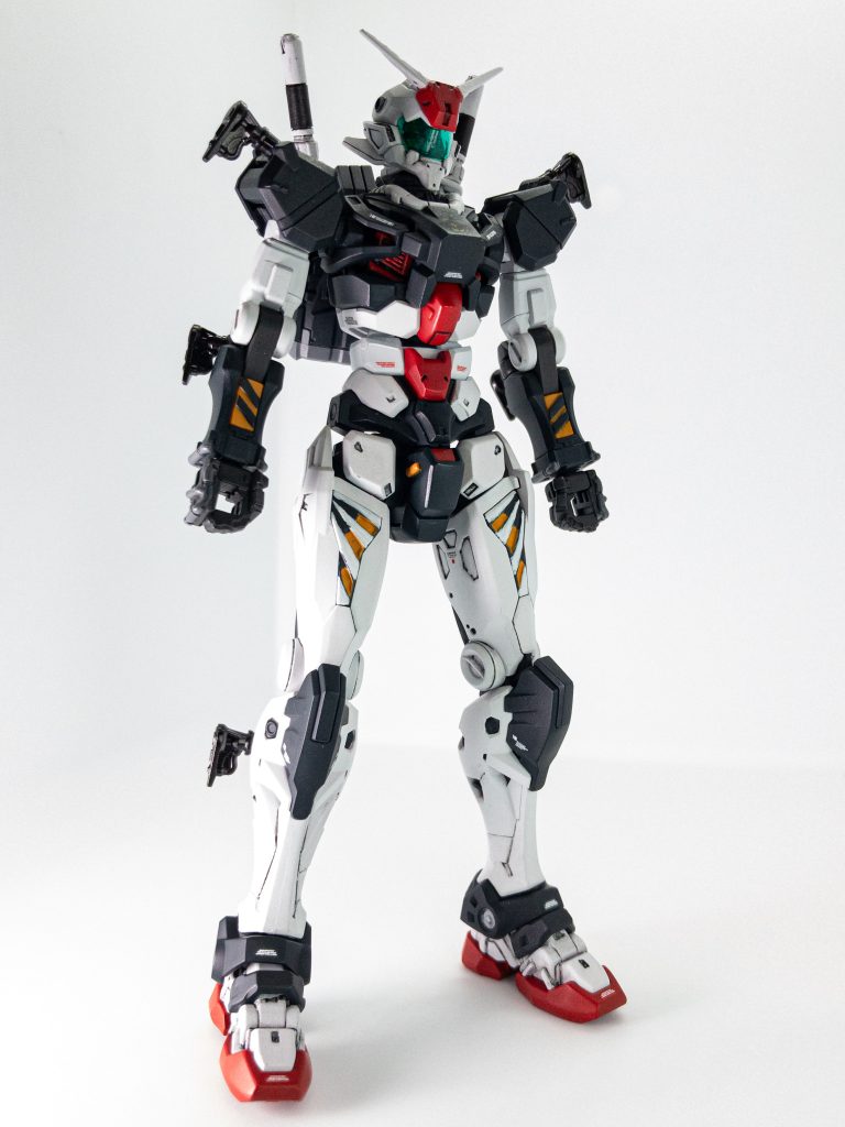 思いの外、手間と時間がかかりましたがその甲斐あって(手前味噌ですが)キリっとした格好いい01ガンダムに仕上がりました。もっと手が早くなりたいところですｗ